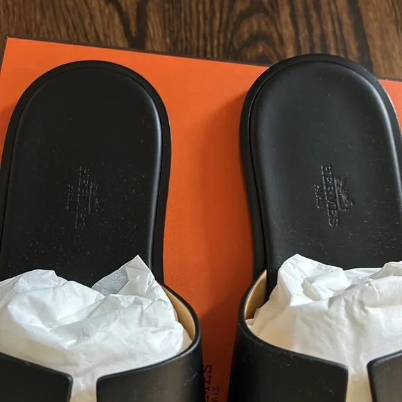 Brand new authentic hermes izmir sandal black leather 41.5 display picture 3